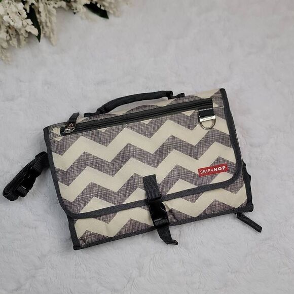 Skip Hop Pronto Changing Station Portable - Picture 1 of 6